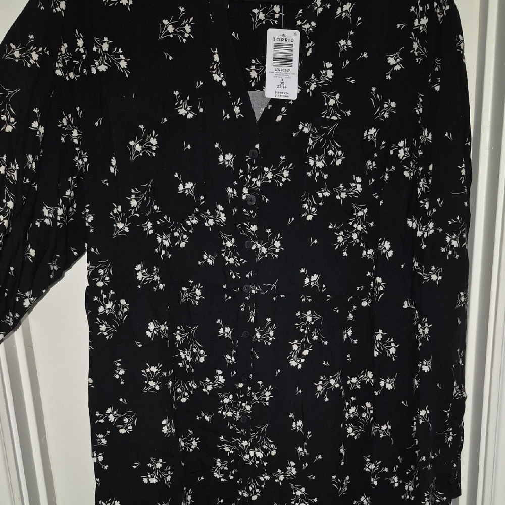 Torrid NWT Long Sleeve Black Floral Button-Front Babydoll Challis Tunic - Picture 3 of 5